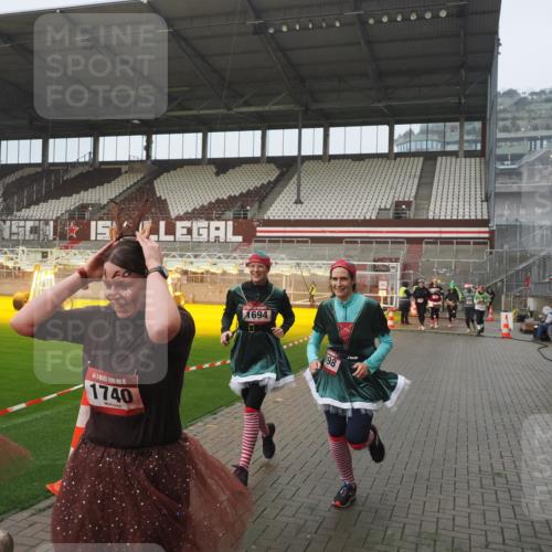 07.12.2025 - St. Pauli X-Mass-Run No. 15 Fabian Wolf http://msf.ph/oto/9410053 07.12.2025 11:10:28 Ziel 30, 31, 42, 49, 53, 134, 980, 1298, 1299, 1398, 1692, 1694, 1697, 1739, 1740, 2371 meine-sportfotos.de