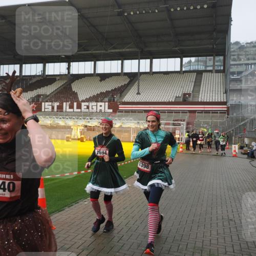 07.12.2025 - St. Pauli X-Mass-Run No. 15 Fabian Wolf http://msf.ph/oto/9410056 07.12.2025 11:10:28 Ziel 30, 31, 42, 49, 53, 134, 980, 1298, 1299, 1398, 1692, 1694, 1697, 1739, 1740, 2371 meine-sportfotos.de