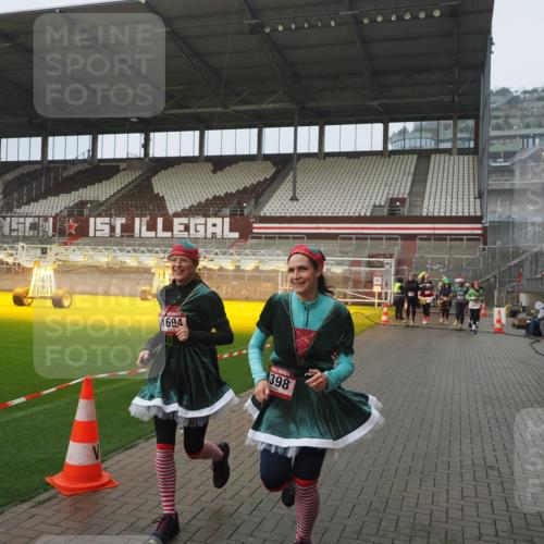 07.12.2025 - St. Pauli X-Mass-Run No. 15 Fabian Wolf http://msf.ph/oto/9410059 07.12.2025 11:10:28 Ziel 30, 31, 42, 49, 53, 134, 980, 1298, 1299, 1398, 1692, 1694, 1697, 1739, 1740, 2371 meine-sportfotos.de