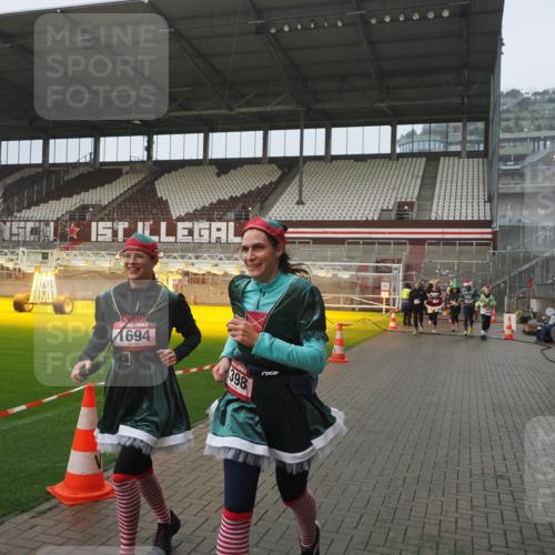 07.12.2025 - St. Pauli X-Mass-Run No. 15 Fabian Wolf http://msf.ph/oto/9410062 07.12.2025 11:10:28 Ziel 30, 31, 42, 49, 53, 134, 980, 1298, 1299, 1398, 1692, 1694, 1697, 1739, 1740, 2371 meine-sportfotos.de