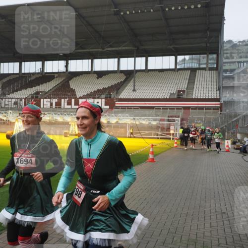 07.12.2025 - St. Pauli X-Mass-Run No. 15 Fabian Wolf http://msf.ph/oto/9410065 07.12.2025 11:10:29 Ziel 30, 31, 42, 49, 53, 122, 134, 980, 1298, 1299, 1398, 1692, 1694, 1697, 1739, 1740, 2371, 3124, 3136 meine-sportfotos.de