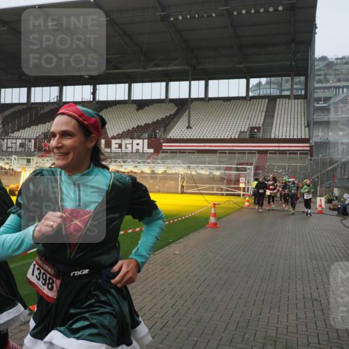 07.12.2025 - St. Pauli X-Mass-Run No. 15 Fabian Wolf http://msf.ph/oto/9410069 07.12.2025 11:10:29 Ziel 30, 31, 42, 49, 53, 122, 134, 980, 1298, 1299, 1398, 1692, 1694, 1697, 1739, 1740, 2371, 3124, 3136 meine-sportfotos.de