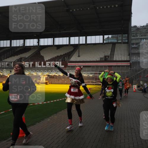 07.12.2025 - St. Pauli X-Mass-Run No. 15 Fabian Wolf http://msf.ph/oto/9410118 07.12.2025 11:10:35 Ziel 29, 30, 31, 42, 49, 53, 122, 134, 745, 980, 1064, 1066, 1298, 1380, 1398, 1692, 1694, 1697, 1739, 1740, 3124, 3136 meine-sportfotos.de