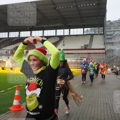 07.12.2025 - St. Pauli X-Mass-Run No. 15 Fabian Wolf http://msf.ph/oto/9410139 07.12.2025 11:10:37 Ziel 29, 30, 31, 49, 53, 122, 134, 745, 1064, 1066, 1380, 1398, 1626, 1692, 1694, 1697, 1739, 1740, 3124, 3136 meine-sportfotos.de