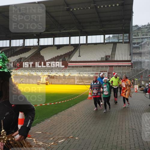 07.12.2025 - St. Pauli X-Mass-Run No. 15 Fabian Wolf http://msf.ph/oto/9410154 07.12.2025 11:10:38 Ziel 29, 30, 31, 49, 122, 134, 745, 1064, 1066, 1380, 1398, 1626, 1692, 1694, 1739, 1740, 3124, 3136 meine-sportfotos.de