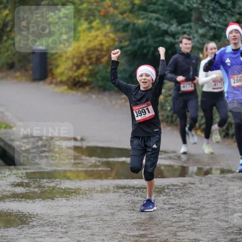 07.12.2025 - St. Pauli X-Mass-Run No. 15 Michael Burmester http://msf.ph/oto/9410156 07.12.2025 11:39:06 Laufen 15, 3991, 4174, 2862 meine-sportfotos.de