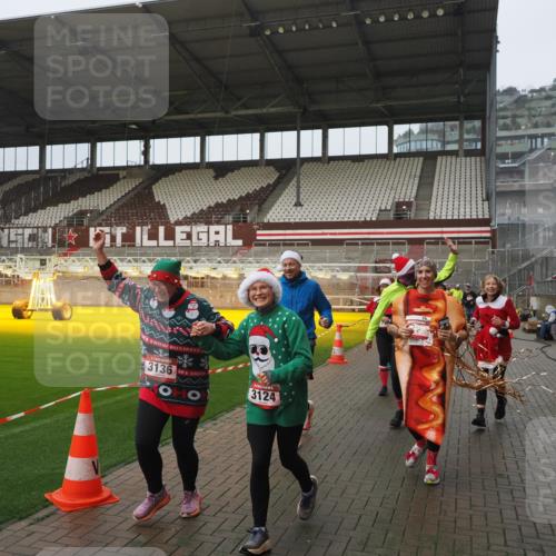07.12.2025 - St. Pauli X-Mass-Run No. 15 Fabian Wolf http://msf.ph/oto/9410183 07.12.2025 11:10:40 Ziel 29, 30, 31, 49, 122, 134, 745, 1064, 1066, 1380, 1398, 1584, 1626, 1692, 1694, 3124, 3136, 4574 meine-sportfotos.de
