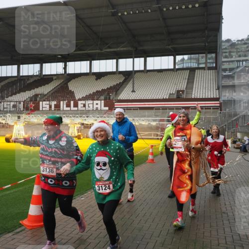 07.12.2025 - St. Pauli X-Mass-Run No. 15 Fabian Wolf http://msf.ph/oto/9410186 07.12.2025 11:10:40 Ziel 29, 30, 31, 49, 122, 134, 745, 1064, 1066, 1380, 1398, 1584, 1626, 1692, 1694, 3124, 3136, 4574 meine-sportfotos.de