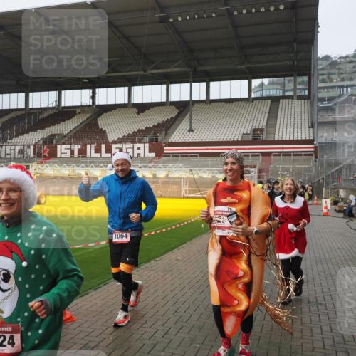 07.12.2025 - St. Pauli X-Mass-Run No. 15 Fabian Wolf http://msf.ph/oto/9410195 07.12.2025 11:10:41 Ziel 29, 30, 31, 49, 122, 134, 745, 1064, 1066, 1380, 1584, 1626, 1692, 3124, 3136, 4574 meine-sportfotos.de