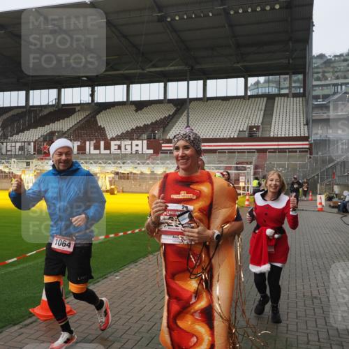 07.12.2025 - St. Pauli X-Mass-Run No. 15 Fabian Wolf http://msf.ph/oto/9410201 07.12.2025 11:10:41 Ziel 29, 30, 31, 49, 122, 134, 745, 1064, 1066, 1380, 1584, 1626, 1692, 3124, 3136, 4574 meine-sportfotos.de
