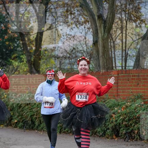 07.12.2025 - St. Pauli X-Mass-Run No. 15 Michael Burmester http://msf.ph/oto/9410202 07.12.2025 09:47:28 Laufen 2, 1733, 15, 1328 meine-sportfotos.de