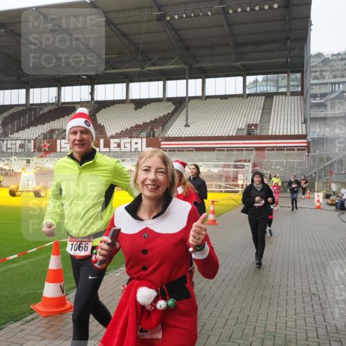 07.12.2025 - St. Pauli X-Mass-Run No. 15 Fabian Wolf http://msf.ph/oto/9410216 07.12.2025 11:10:42 Ziel 29, 30, 31, 49, 122, 134, 745, 1064, 1066, 1380, 1584, 1626, 1692, 3124, 3136, 4574 meine-sportfotos.de