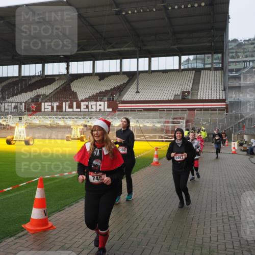 07.12.2025 - St. Pauli X-Mass-Run No. 15 Fabian Wolf http://msf.ph/oto/9410222 07.12.2025 11:10:43 Ziel 29, 30, 31, 49, 122, 134, 745, 1064, 1066, 1380, 1400, 1402, 1584, 1626, 1692, 3124, 3136, 4574 meine-sportfotos.de