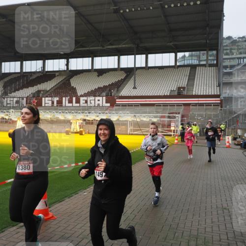 07.12.2025 - St. Pauli X-Mass-Run No. 15 Fabian Wolf http://msf.ph/oto/9410243 07.12.2025 11:10:44 Ziel 29, 30, 31, 49, 122, 134, 745, 1064, 1066, 1380, 1400, 1402, 1584, 1626, 1692, 3124, 3136, 4574 meine-sportfotos.de