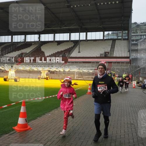 07.12.2025 - St. Pauli X-Mass-Run No. 15 Fabian Wolf http://msf.ph/oto/9410277 07.12.2025 11:10:47 Ziel 29, 122, 745, 1064, 1066, 1380, 1400, 1402, 1584, 1626, 2616, 3124, 3136, 4574 meine-sportfotos.de