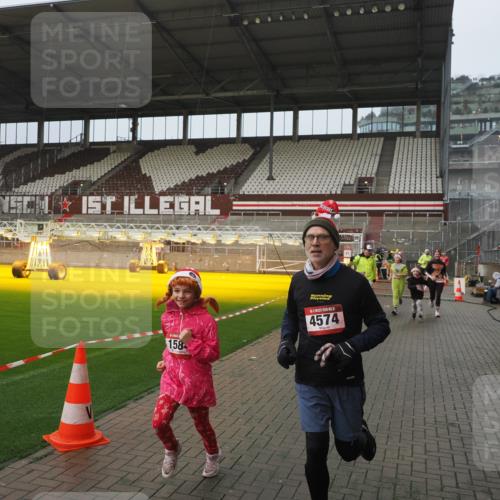 07.12.2025 - St. Pauli X-Mass-Run No. 15 Fabian Wolf http://msf.ph/oto/9410280 07.12.2025 11:10:47 Ziel 29, 122, 745, 1064, 1066, 1380, 1400, 1402, 1584, 1626, 2616, 3124, 3136, 4574 meine-sportfotos.de