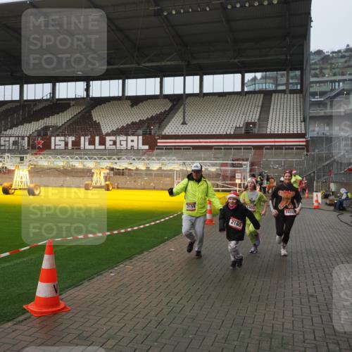 07.12.2025 - St. Pauli X-Mass-Run No. 15 Fabian Wolf http://msf.ph/oto/9410286 07.12.2025 11:10:49 Ziel 29, 122, 745, 1064, 1066, 1380, 1400, 1402, 1584, 1626, 2616, 3124, 3136, 4574 meine-sportfotos.de