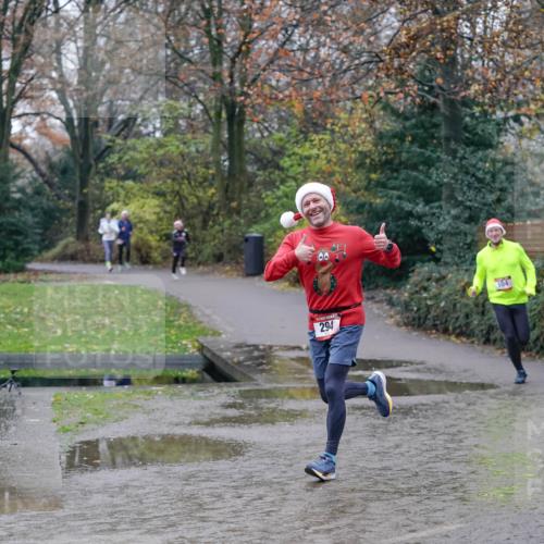 07.12.2025 - St. Pauli X-Mass-Run No. 15 Michael Burmester http://msf.ph/oto/9410291 07.12.2025 11:39:25 Laufen 294, 104 meine-sportfotos.de