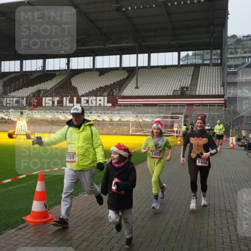 07.12.2025 - St. Pauli X-Mass-Run No. 15 Fabian Wolf http://msf.ph/oto/9410298 07.12.2025 11:10:50 Ziel 29, 745, 1064, 1066, 1380, 1400, 1402, 1584, 1626, 2616, 4574 meine-sportfotos.de