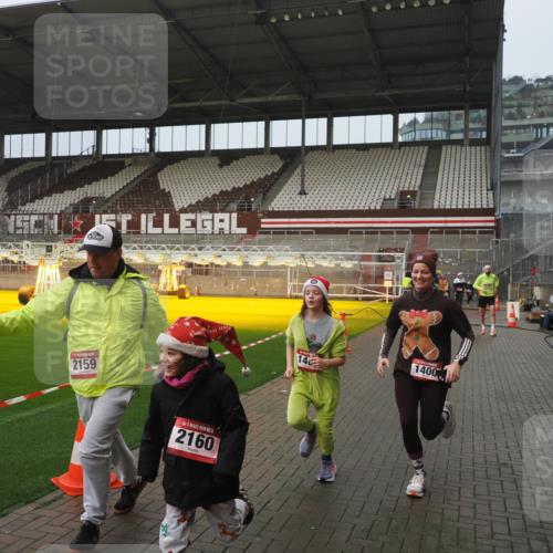 07.12.2025 - St. Pauli X-Mass-Run No. 15 Fabian Wolf http://msf.ph/oto/9410301 07.12.2025 11:10:50 Ziel 29, 745, 1064, 1066, 1380, 1400, 1402, 1584, 1626, 2616, 4574 meine-sportfotos.de