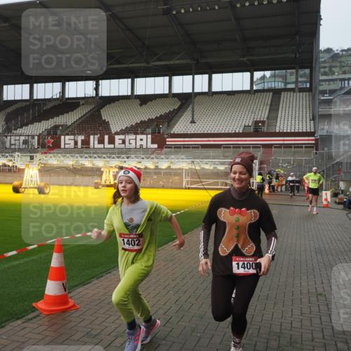 07.12.2025 - St. Pauli X-Mass-Run No. 15 Fabian Wolf http://msf.ph/oto/9410307 07.12.2025 11:10:50 Ziel 29, 745, 1064, 1066, 1380, 1400, 1402, 1584, 1626, 2616, 4574 meine-sportfotos.de