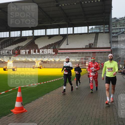 07.12.2025 - St. Pauli X-Mass-Run No. 15 Fabian Wolf http://msf.ph/oto/9410331 07.12.2025 11:10:58 Ziel 48, 660, 667, 669, 1400, 1402, 1584, 2616, 4574 meine-sportfotos.de
