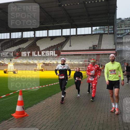 07.12.2025 - St. Pauli X-Mass-Run No. 15 Fabian Wolf http://msf.ph/oto/9410337 07.12.2025 11:10:59 Ziel 48, 660, 667, 669, 1400, 1402, 1584, 2616, 4574 meine-sportfotos.de