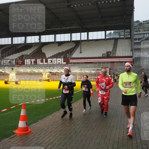 07.12.2025 - St. Pauli X-Mass-Run No. 15 Fabian Wolf http://msf.ph/oto/9410340 07.12.2025 11:10:59 Ziel 48, 660, 667, 669, 1400, 1402, 1584, 2616, 4574 meine-sportfotos.de