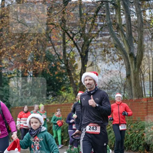 07.12.2025 - St. Pauli X-Mass-Run No. 15 Michael Burmester http://msf.ph/oto/9410341 07.12.2025 09:47:49 Laufen 15, 243, 658 meine-sportfotos.de