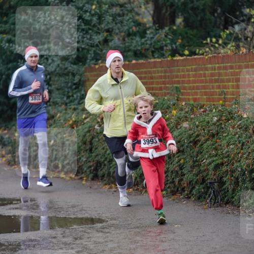 07.12.2025 - St. Pauli X-Mass-Run No. 15 Michael Burmester http://msf.ph/oto/9410402 07.12.2025 11:39:59 Laufen 3802, 3993 meine-sportfotos.de