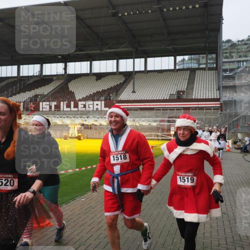 07.12.2025 - St. Pauli X-Mass-Run No. 15 Fabian Wolf http://msf.ph/oto/9410406 07.12.2025 11:11:12 Ziel 48, 411, 660, 697, 698, 777, 787, 788, 812, 815, 817, 832, 841, 909, 1145, 1146, 1147, 1518, 1519, 1557, 1565, 1568, 1619, 1707, 2258, 2742, 4801, 4813 meine-sportfotos.de