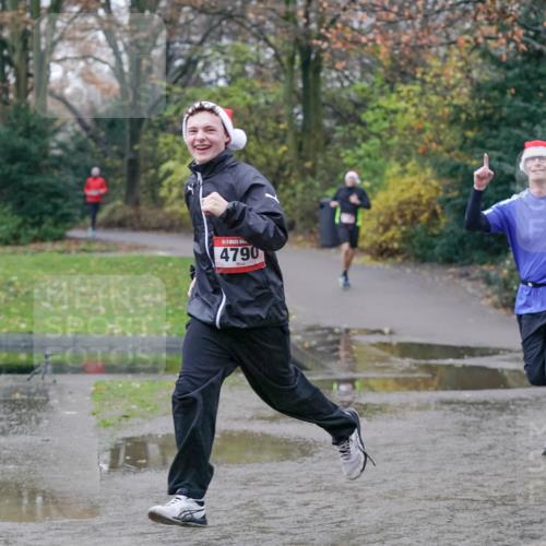 07.12.2025 - St. Pauli X-Mass-Run No. 15 Michael Burmester http://msf.ph/oto/9410438 07.12.2025 11:40:04 Laufen 4790, 33, 1920 meine-sportfotos.de