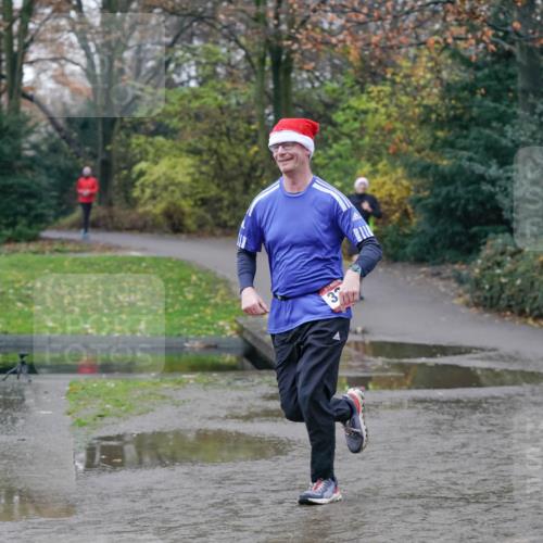 07.12.2025 - St. Pauli X-Mass-Run No. 15 Michael Burmester http://msf.ph/oto/9410444 07.12.2025 11:40:05 Laufen 3, 1928, 1923 meine-sportfotos.de