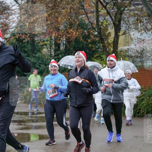 07.12.2025 - St. Pauli X-Mass-Run No. 15 Michael Burmester http://msf.ph/oto/9410460 07.12.2025 09:48:02 Laufen 3589, 85, 3588 meine-sportfotos.de