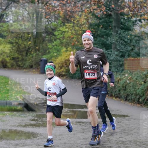 07.12.2025 - St. Pauli X-Mass-Run No. 15 Michael Burmester http://msf.ph/oto/9410461 07.12.2025 11:40:07 Laufen 19, 15, 1923 meine-sportfotos.de