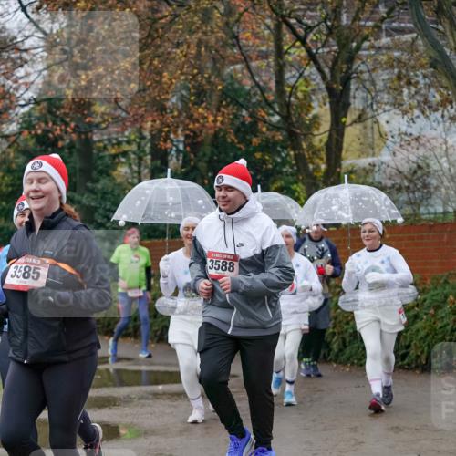 07.12.2025 - St. Pauli X-Mass-Run No. 15 Michael Burmester http://msf.ph/oto/9410466 07.12.2025 09:48:02 Laufen 15, 3585, 3588 meine-sportfotos.de