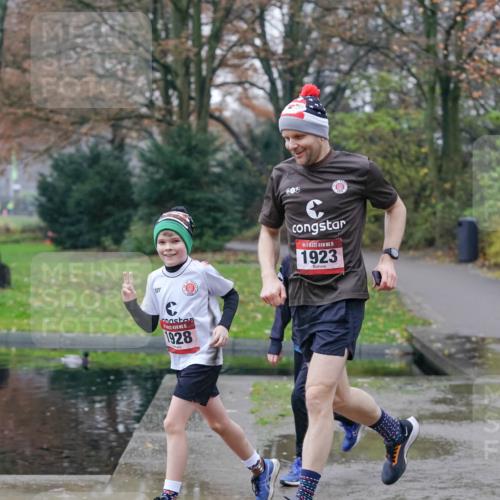 07.12.2025 - St. Pauli X-Mass-Run No. 15 Michael Burmester http://msf.ph/oto/9410470 07.12.2025 11:40:07 Laufen 15, 1928, 15, 1923 meine-sportfotos.de