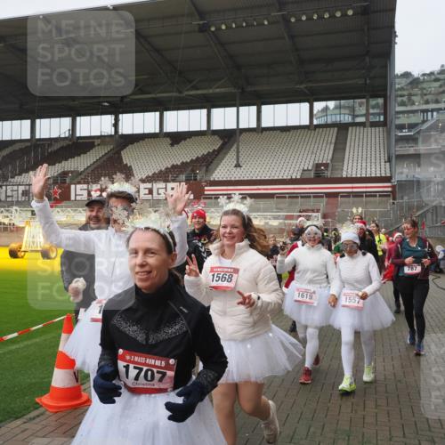 07.12.2025 - St. Pauli X-Mass-Run No. 15 Fabian Wolf http://msf.ph/oto/9410474 07.12.2025 11:11:19 Ziel 171, 182, 190, 411, 697, 698, 777, 787, 788, 812, 815, 817, 832, 841, 909, 1145, 1146, 1147, 1518, 1519, 1557, 1565, 1568, 1619, 1707, 1770, 2258, 2742, 4801, 4805, 4806, 4810, 4813, 5005, 5006 meine-sportfotos.de