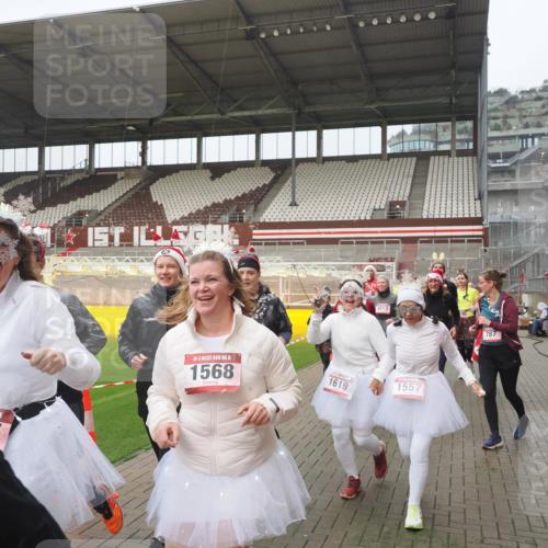 07.12.2025 - St. Pauli X-Mass-Run No. 15 Fabian Wolf http://msf.ph/oto/9410480 07.12.2025 11:11:19 Ziel 171, 182, 190, 411, 697, 698, 777, 787, 788, 812, 815, 817, 832, 841, 909, 1145, 1146, 1147, 1518, 1519, 1557, 1565, 1568, 1619, 1707, 1770, 2258, 2742, 4801, 4805, 4806, 4810, 4813, 5005, 5006 meine-sportfotos.de