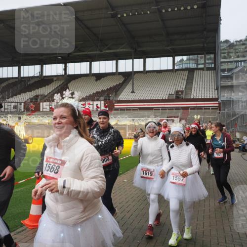 07.12.2025 - St. Pauli X-Mass-Run No. 15 Fabian Wolf http://msf.ph/oto/9410484 07.12.2025 11:11:19 Ziel 171, 182, 190, 411, 697, 698, 777, 787, 788, 812, 815, 817, 832, 841, 909, 1145, 1146, 1147, 1518, 1519, 1557, 1565, 1568, 1619, 1707, 1770, 2258, 2742, 4801, 4805, 4806, 4810, 4813, 5005, 5006 meine-sportfotos.de