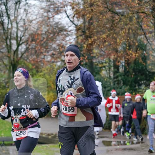 07.12.2025 - St. Pauli X-Mass-Run No. 15 Michael Burmester http://msf.ph/oto/9410525 07.12.2025 09:48:07 Laufen 2658, 2659, 68, 30 meine-sportfotos.de