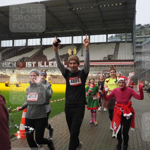 07.12.2025 - St. Pauli X-Mass-Run No. 15 Fabian Wolf http://msf.ph/oto/9410530 07.12.2025 11:11:22 Ziel 171, 182, 190, 411, 697, 698, 777, 787, 788, 812, 815, 817, 832, 841, 909, 1145, 1146, 1147, 1309, 1519, 1557, 1565, 1568, 1619, 1707, 1770, 2258, 2742, 4801, 4805, 4806, 4810, 4813, 5005, 5006 meine-sportfotos.de