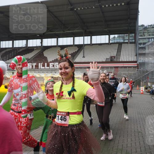 07.12.2025 - St. Pauli X-Mass-Run No. 15 Fabian Wolf http://msf.ph/oto/9410554 07.12.2025 11:11:24 Ziel 171, 182, 190, 411, 777, 787, 788, 812, 815, 817, 832, 841, 909, 1145, 1146, 1147, 1309, 1557, 1565, 1568, 1619, 1707, 1770, 2742, 4801, 4805, 4806, 4810, 4813, 5005, 5006 meine-sportfotos.de