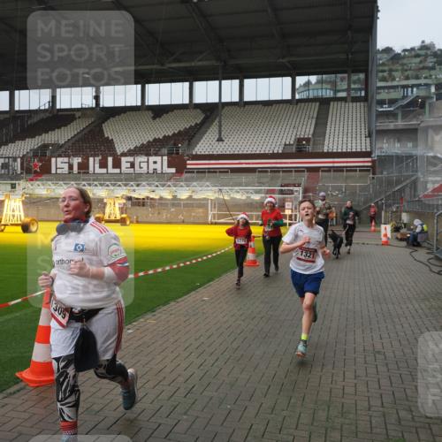 07.12.2025 - St. Pauli X-Mass-Run No. 15 Fabian Wolf http://msf.ph/oto/9410657 07.12.2025 11:11:33 Ziel 171, 182, 190, 1309, 1321, 1589, 1711, 1714, 1767, 1770, 4805, 4806, 4810, 5005, 5006 meine-sportfotos.de