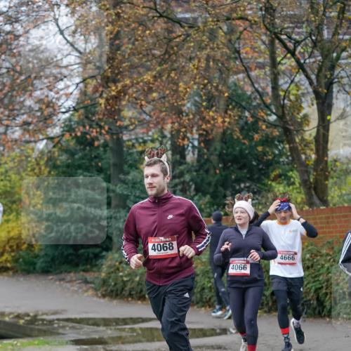 07.12.2025 - St. Pauli X-Mass-Run No. 15 Michael Burmester http://msf.ph/oto/9410658 07.12.2025 09:48:24 Laufen 4068, 4066, 4666 meine-sportfotos.de