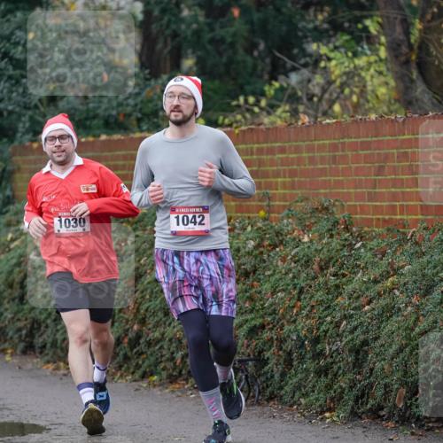 07.12.2025 - St. Pauli X-Mass-Run No. 15 Michael Burmester http://msf.ph/oto/9410665 07.12.2025 11:40:47 Laufen 1030, 15, 1042 meine-sportfotos.de