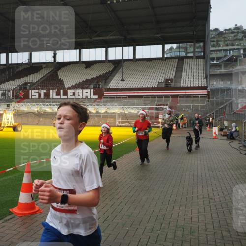 07.12.2025 - St. Pauli X-Mass-Run No. 15 Fabian Wolf http://msf.ph/oto/9410669 07.12.2025 11:11:34 Ziel 171, 182, 190, 1309, 1321, 1589, 1711, 1714, 1767, 1770, 4805, 4806, 4810, 5005, 5006 meine-sportfotos.de