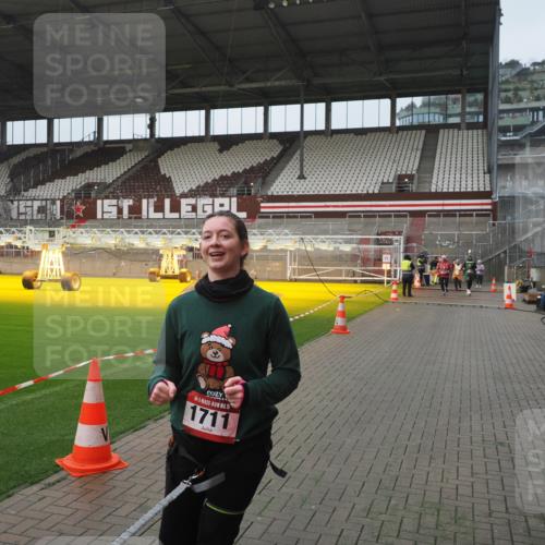 07.12.2025 - St. Pauli X-Mass-Run No. 15 Fabian Wolf http://msf.ph/oto/9410717 07.12.2025 11:11:38 Ziel 171, 689, 690, 1309, 1321, 1589, 1711, 1714, 1767, 1770 meine-sportfotos.de