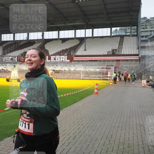 07.12.2025 - St. Pauli X-Mass-Run No. 15 Fabian Wolf http://msf.ph/oto/9410720 07.12.2025 11:11:38 Ziel 171, 689, 690, 1309, 1321, 1589, 1711, 1714, 1767, 1770 meine-sportfotos.de