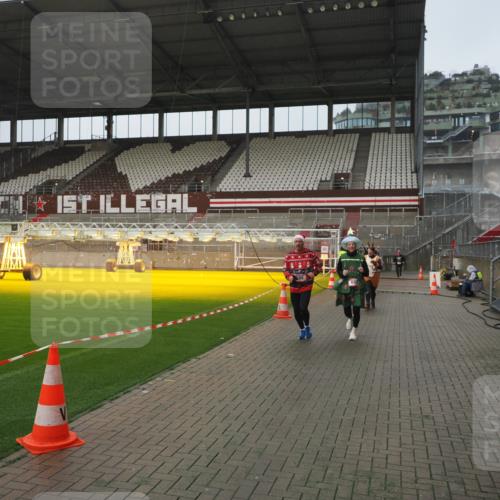 07.12.2025 - St. Pauli X-Mass-Run No. 15 Fabian Wolf http://msf.ph/oto/9410729 07.12.2025 11:11:45 Ziel 679, 689, 690, 1186, 1321, 1589, 1711, 1714, 1767 meine-sportfotos.de